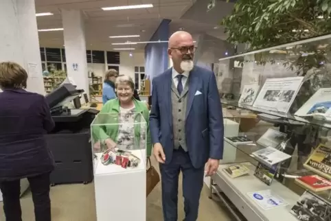 Bei der Eröffnung der Schau „Amipfalz – zwei Perspektiven“ in der Pfalzbibliothek: der Leiter des Docu-Centers Ramstein, Michael
