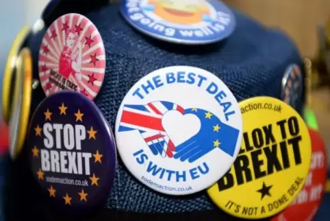 AufhörenDer per Referendum beschlossene Austritt Großbritanniens aus der Europäischen Union spaltet das Land und entzweit Nachba