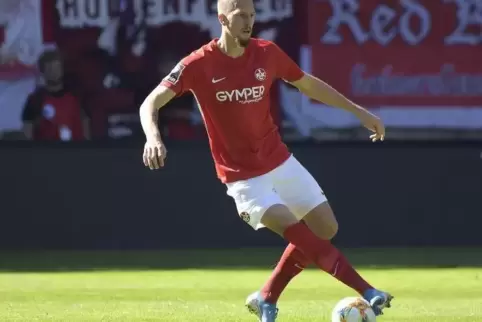 ABRÄUMERDer defensive FCK-Mittelfeldspieler Janik Bachmann.