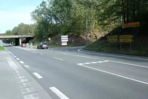 Bei Reiskirchen, unweit dieser Brücke über die Straße nach Jägersburg, möchte der Landesbetrieb den neuen Zubringer an die A?6 b