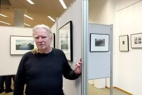 Hat nicht nur ein gutes Auge, sondern beherrscht auch ungewöhnliche Techniken: Fotokünstler Günther Wilhelm in der Ausstellung.