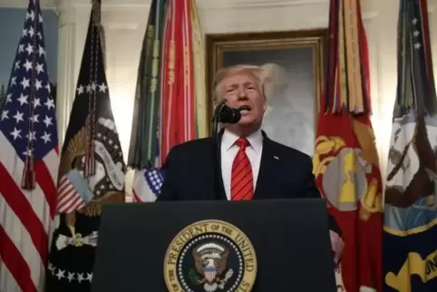 Wählt für das Verkünden der Nachricht ein prunkvolles Ambiente: US-Präsident Donald Trump.
