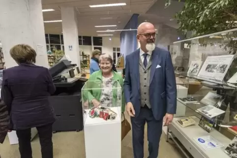 Bei der Eröffung der Schau „Amipfalz“ in der Pfalzbibliothek: der Leiter des Docu-Centers Ramstein, Michael Geib.