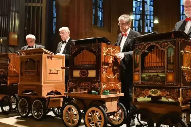 Spielten Bach, aber auch Modernes: die Herren vom Pfälzer Drehorgelstammtisch, von links, Friedrich Clemens, Heinz Ott, Hans-Joa