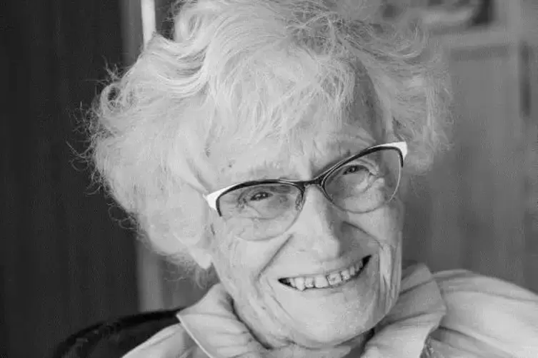 Kirchheimbolander Lächeln in schwarz-weiß: Lisel Heise wurde von René Schwerdtel für die 2021er Ausgabe des Kalenders „Active Se