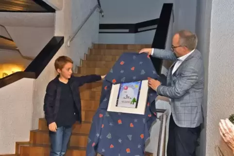 Das Titelbild des neuen Adventskalenders wurde vom neunjährigen Carlo Ciaco und von Svend Wittern gestaltet.