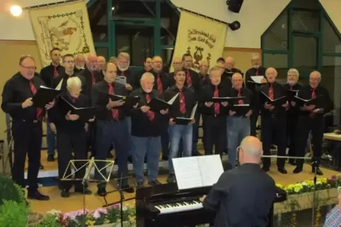 Sänger aus Westheim und Mechtersheim haben sich zu dem Männerchor „2 im Takt“ zusammengeschlossen.