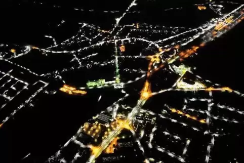 Düstere Aussichten für die Finanzen der Stadt, aber die Lichter werden auch in Wörth nicht ausgehen.