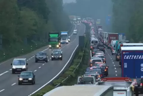 Stau auf der A65 – kein seltener Anblick. 