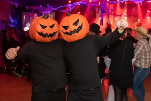 Kürbisköpfe dürfen nicht fehlen: Bei der Halloween-Party in der Landstuhler Stadthalle lautet das Motto „Horror meets Good“.