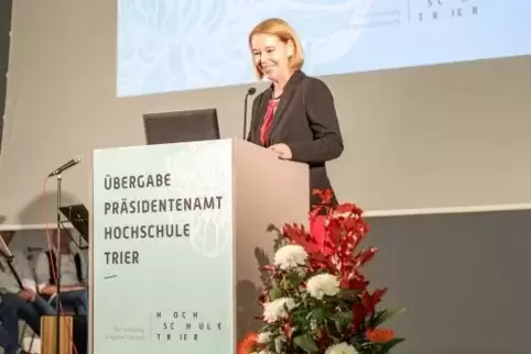Dorit Schumann bei der Amtsübergabe als Präsidentin der Hochschule Trier.