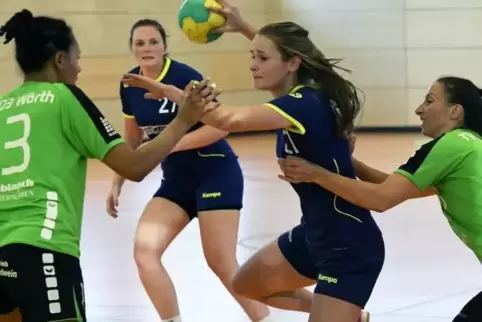 Gute Leistungen im Training, doch kein Ertrag in den Spielen: Die SC-Damen, hier Lena Reber (am Ball) in der Partie gegen Wörth,
