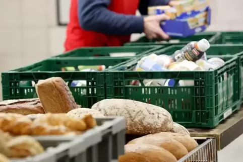 Im ganzen Land retten Mitarbeiter sogenannter Tafeln Lebensmittel vor der Vernichtung. Den Nutzen davon haben arme Menschen.