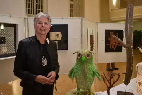 Den Ursprung im Fokus: Edda Henssler hat ihre Werkserie mit „Am Anfang war der Baum“ überschrieben.