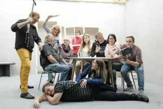 Bei der Probe (von links): Tim Fricke, Michael Paulus, Maria Laborenz-Gemmel, Ursula Sprengard, Alexandra Wilhelm, Stina Dahler,