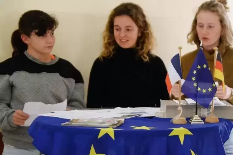 Schüler aus Deidesheim und St. Jean de Boiseau beschäftigten sich mit der Geschichte der beiden Ländern und präsentierten die Er