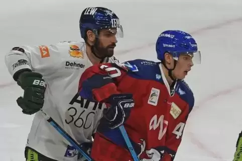 An der Hand verletzt: Adler Valentino Klos.
