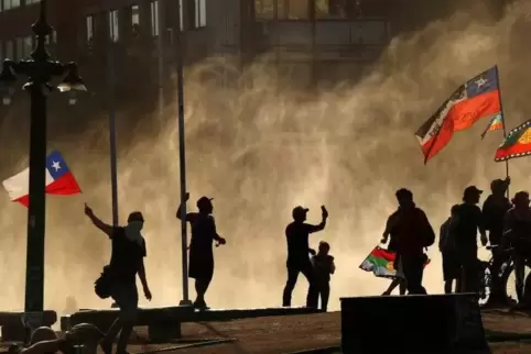 Tränengas gegen Demonstranten in Chile.