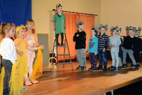 Sonnenkinder und Rattenbande einigten sich am Ende mit Knalli Knallfrosch – und so konnte die Sonne für alle wieder scheinen.