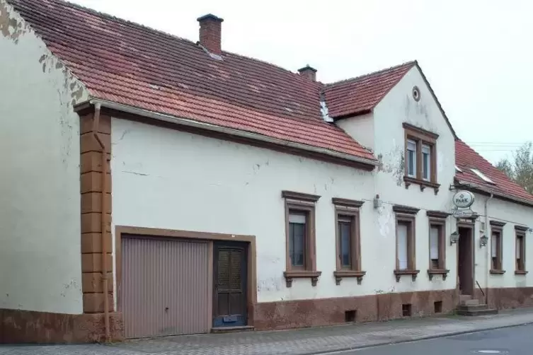 Die Römerhaus GmbH aus Schifferstadt will auf dem Gelände der „Alten Post“ am Bahnübergang ein Seniorenheim bauen.