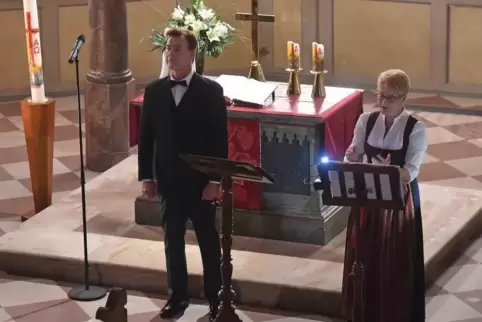 Mal als Duett, mal solo begeistern Volker Bengl und Ulrike Machill ihr Publikum in der protestantischen Kirche in Mutterstadt.