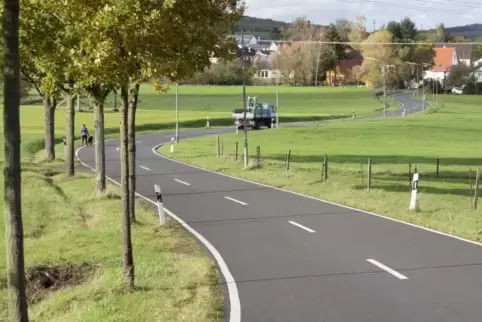 Bald keine Gefahr mehr für Fußgänger: Die K8 zwischen Erfenbach und Stockborn erhält einen Gehweg.