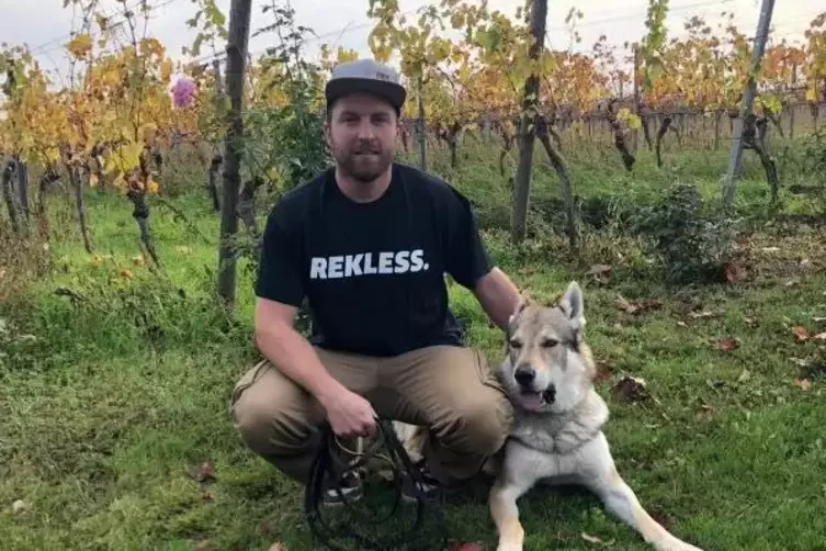 Wolfgang Bender mit seinem Hund Lupus.