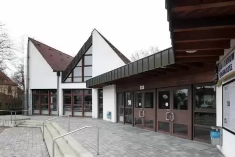 Das Altriper Regino-Zentrum bedarf einer Frischzellenkur. Aber die Planungen ziehen sich hin.
