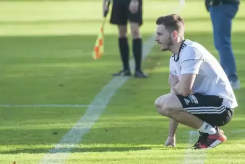 Fast sowas wie ein Heimspiel, mit Umziehen in der Gästekabine: Daniel Wilde, der schon Trainer und Scout auf dem Fröhnerhof war,