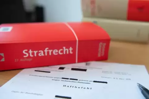 Die Anzahl der nicht vollstreckten Haftbefehle schwankt täglich. 