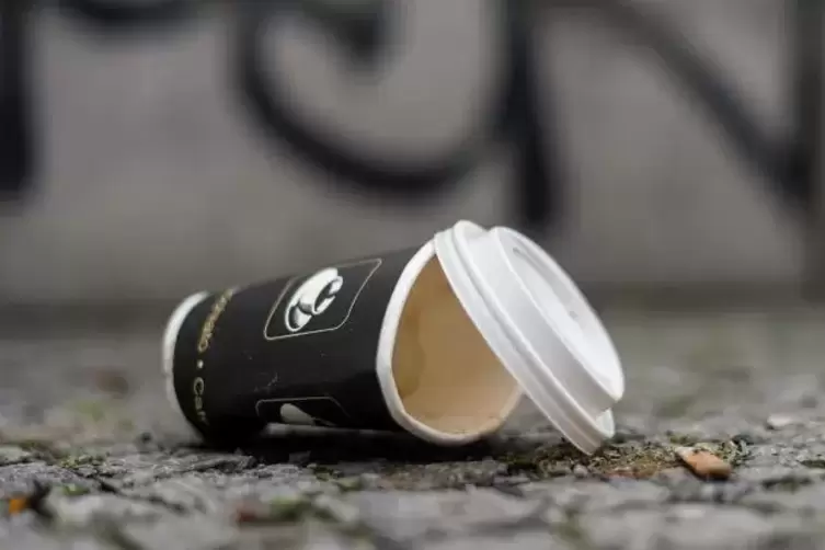 Kaffeebecher als Wegwerfware, womöglich auch noch auf der Straße: Das soll in Limburgerhof der Vergangenheit angehören