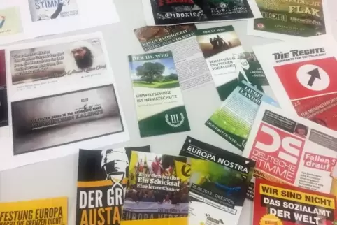 Schriften von extremistisch eingestuften Gruppierungen: Die präsentierte der rheinland-pfälzische Verfassungsschutz 2018.