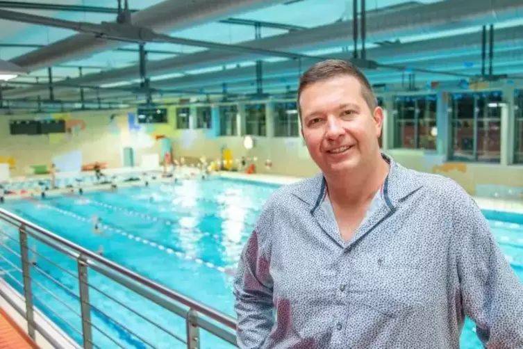 Raban Baumann, der neue Präsident der Saarländisches Schwimm-Bundes, hat einen starken Bezug zu Zweibrücken. Hier schaut er gera