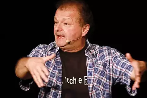Gerd Kannegieser, Comedian aus der Westpfalz, „verzehlt“ auch bei der Lichtblick-Gala Geschichten, wie es eben seine Art ist.