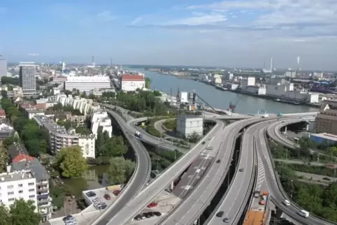 Autogerechte Stadt mit großen Problemen: Blick auf die Hochstraße Nord in Ludwigshafen, die abgerissen werden soll.