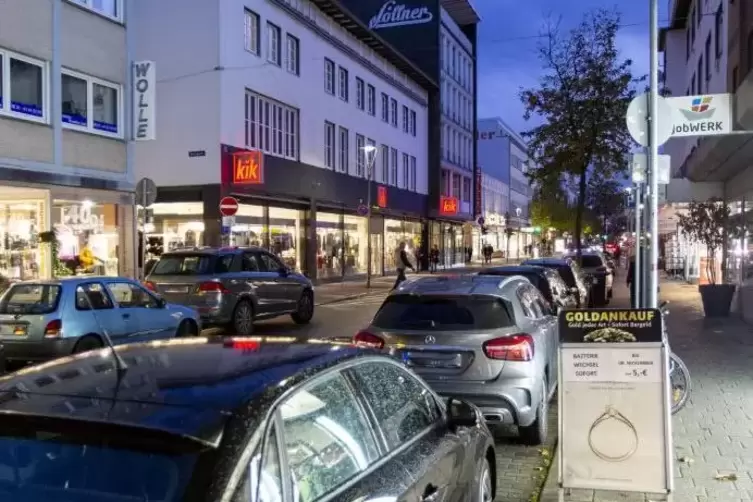 Sorgt für Ärger bei Einzelhändlern: In der Eisenbahnstraße sollen Parkplätze wegfallen, damit Platz für Radverkehr geschaffen we