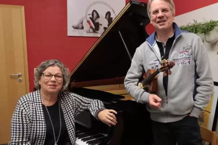 Organisieren zusammen die Reise nach Saint Mihiel: Ulrike Forster und Richard Martin, Leiter der Musikschule Leiningerland in Gr