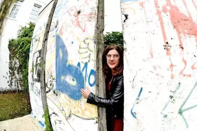 RHEINPFALZ-Mitarbeiterin Christiane Magin erlebte den Mauerfall in Berlin vor Ort. Dieses Foto entstand im Neuffer – dort steht 