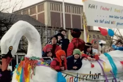 Neben Konzerten auf Weihnachtsfeiern – etwa in Sankt Martin – nahm der Chor auch an etlichen Fastnachtsumzügen teil. Jedes Jahr 