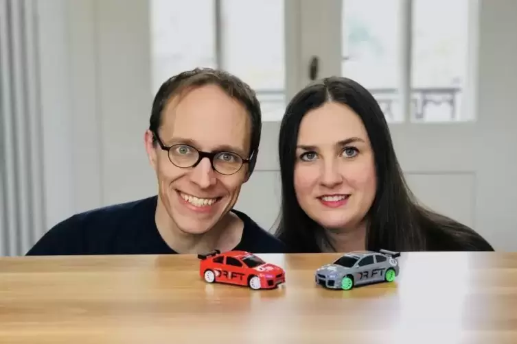 Martin M&uuml;ller und seine Frau Stephanie vertreiben mit &bdquo;Sturmkind&ldquo; ihre &bdquo;Drift&ldquo;-Autos.