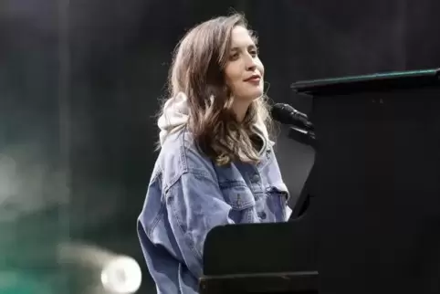 Alice Merton – hier beim Solidaritätskonzert im Oktober in Halle – hat von 2013 bis 2016 in Mannheim Popmusikdesign (Komposition