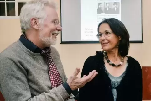 Im Gespräch mit der Filmemacherin Carmen Eckhardt: der Vorsitzende des Synagogen-Freundeskreises Georg Maybaum.