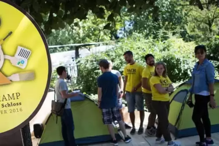 Kampagne in Karlsruhe: 2016 zelteten Studenten vorm Schloss, um auf die Wohnungsnot aufmerksam zu machen.