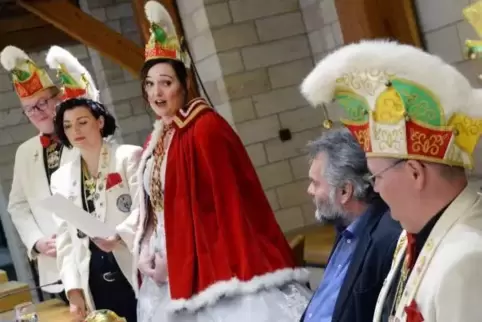 Juliana II. (Mitte) repräsentiert als 74. Prinz Vino Palatina den KVN. 