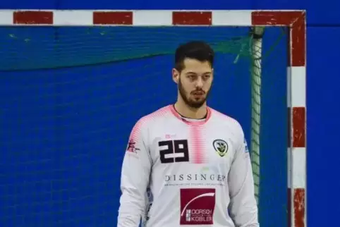 Seit drei Spielen steht Janik Kunz im Tor des Handball-Oberligisten VTV Mundenheim.