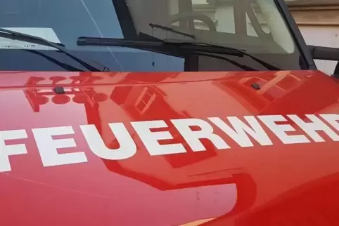 Am Montagnachmittag brannte eine Auto auf dem der Parkplatz der Burg Lichtenberg.