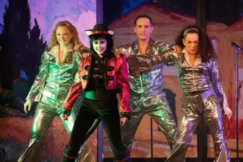In dem Pop-Musical kann der Kater sprechen, singen und auch tanzen.