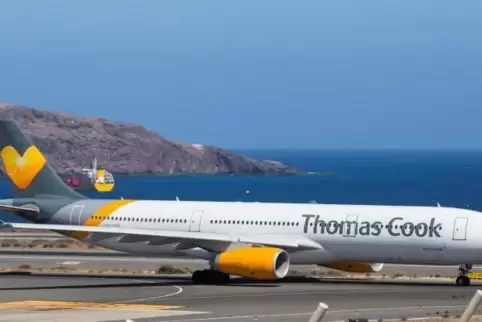 Ein Bild aus besseren Zeiten: Eine Passagiermaschine von Thomas Cook geht in Las Palmas an den Start.