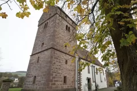 Mehr als 1000 Jahre dürfte der Turm der Reichenbach-Steegener Kirche auf dem Buckel haben. Jetzt muss er saniert werden.