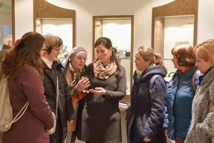 Dass man vor mehr als 100 Jahren als Uhrmachergesch&auml;ft angefangen hat, hat man bei Juwelier Pitrov nicht vergessen.